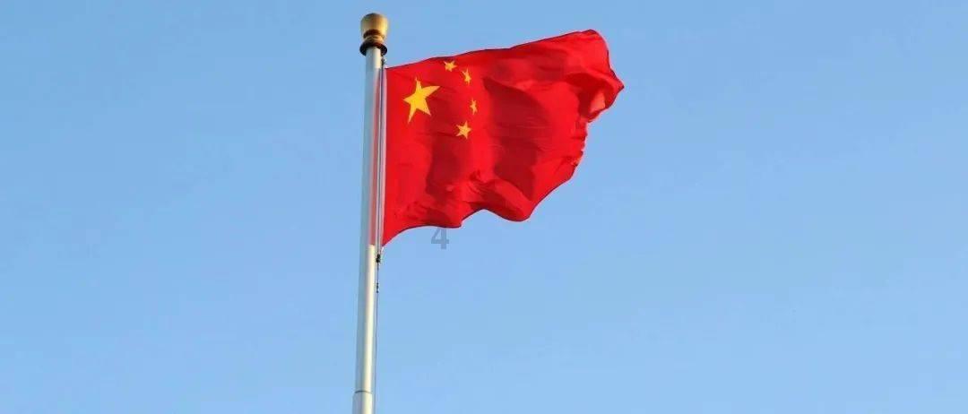 何炅对李湘和谢娜的态度为什么不一样?看了他们的经历,就会明白