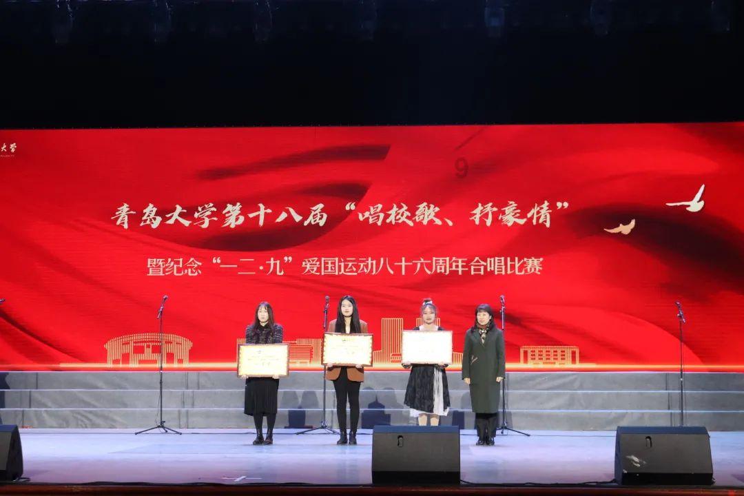 逃离古老的乡村房子