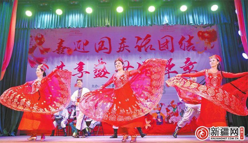 2024年瑞雪初降,玉泉城管带动沿街商户清雪除冰