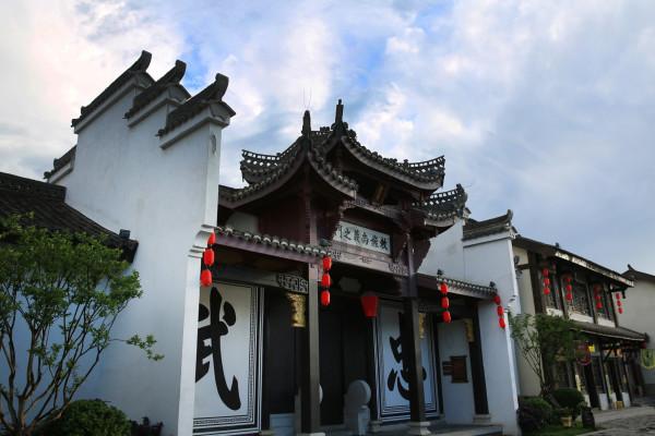 冰雪盛会,绿色出行:松花江上过大年!
